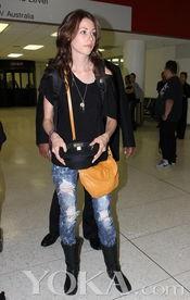 明星破洞裤,明星破洞裤潮流解析